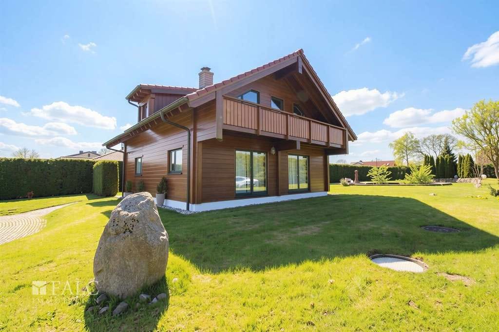 Immobilie in Barnekow - +++ Natur pur & Design: Hochwertiges Fullwood-Wohnblockhaus mit Weitblick in Ostseenähe +++ - Bild 2