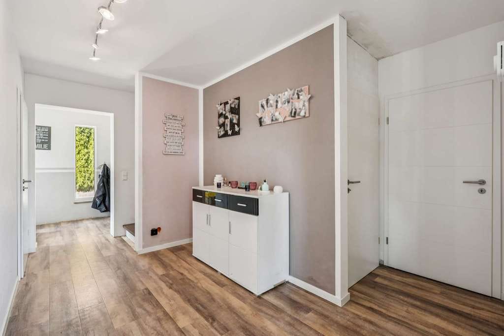 Immobilie in Gerstetten - Modernes Einfamilienhaus  – großzügig, neuwertig & mit Gestaltungsspielraum - Bild 3