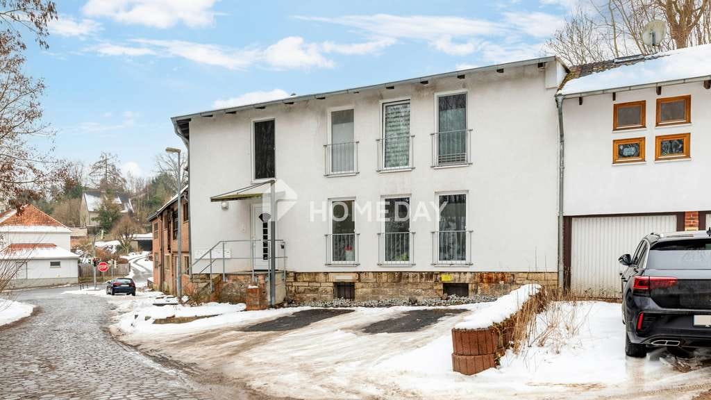 Immobilie in Bad Gandersheim - Charmantes 4-Familienhaus in ruhiger Hanglage – Solide Kapitalanlage mit 4 Garagen & 2 Stellplätzen - Bild 3
