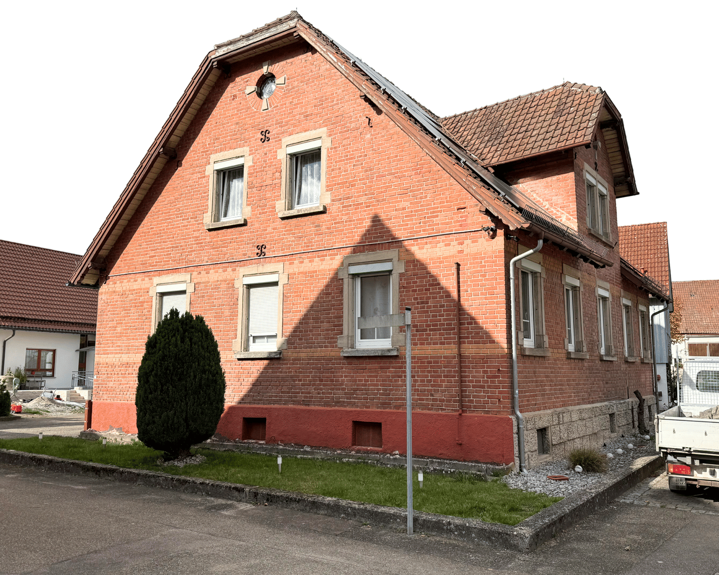 Immobilie in Adelmannsfelden - +++Top gepflegtes Zweifamilienhaus mit Terrasse, Garage und PV-Anlage in ruhiger Lage+++ - Bild 3