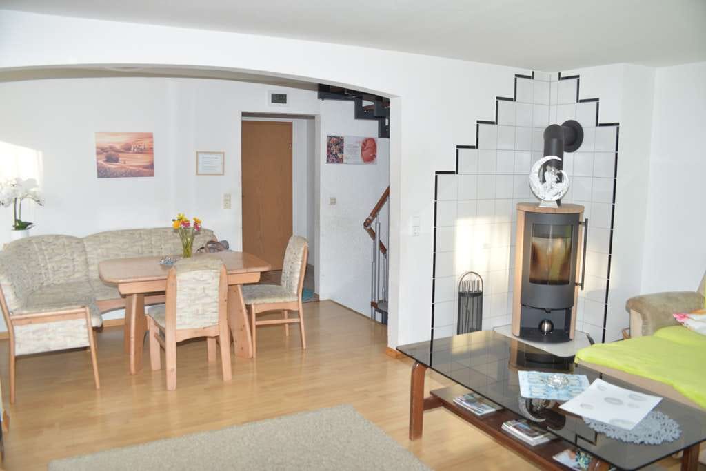 Immobilie in Bretzfeld - 1-Fam.-Haus (DHH) mit Doppelgarage - Bild 0