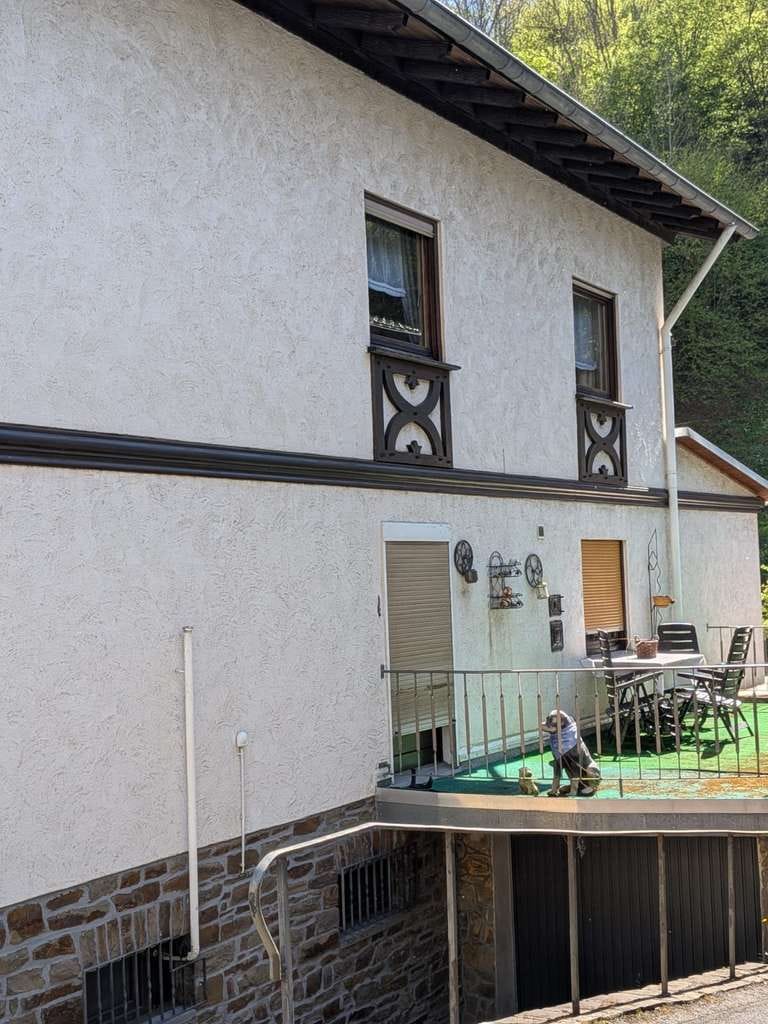 Immobilie in Altenahr - Gepflegtes freistehendes Zweifamilienhaus nutzbar mit 5 Zimmern und Garage in Altenahr - Bild 2