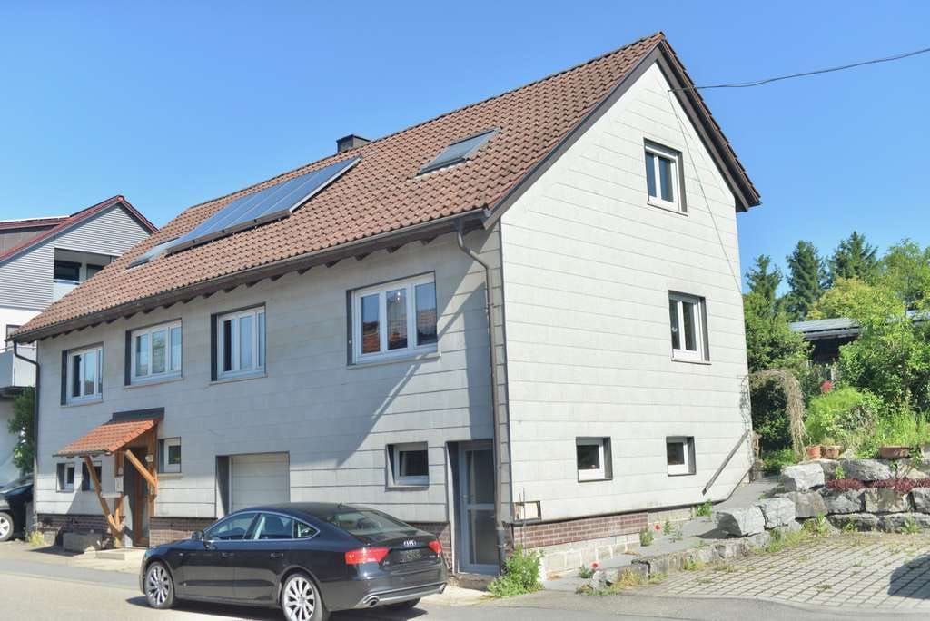 Immobilie in Bretzfeld - 2-Familien-Wohnhaus mit Garage - Bild 0