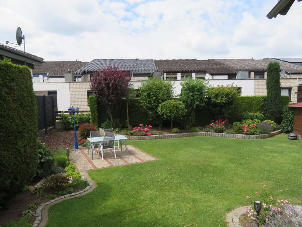 Immobilie in Bad Nenndorf - *Bad Nenndorf* Doppelhaus (zwei DHH) mit Garage u. schönem Garten. - Bild 3