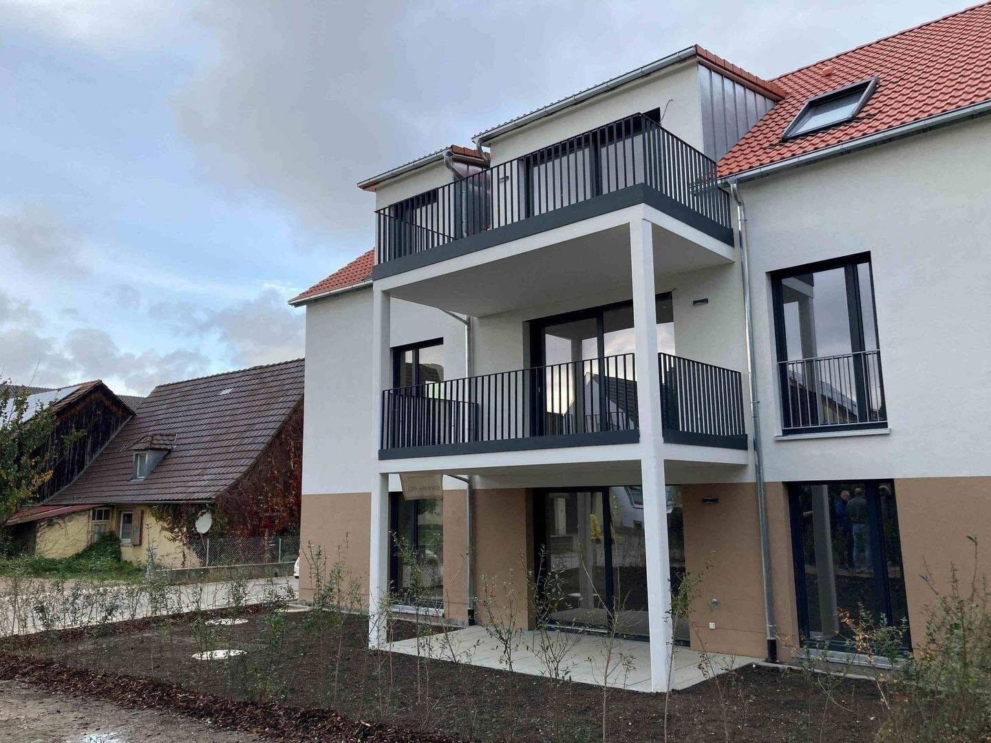 Immobilie in Heitersheim - Heitersheim, Wohnen im Honiggarten, großzügige, barrierefreie helle 4 - Zimmerwohnung im 1. OG mit Blick ins Grüne - Bild 0