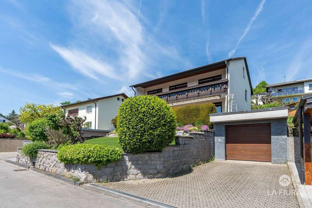 Immobilie in Lörrach - LFI | Für Familien oder Kapitalanleger | Zweifamilienhaus mit Ausbaupotenzial in Hauingen - Bild 1