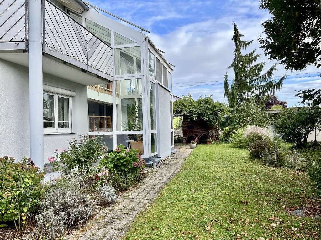 Immobilie in Maselheim - Großzügiges massives 1-2 Familien Architektenhaus in sehr guter Wohnlage bei Biberach mit 2 Garagen - Bild 1