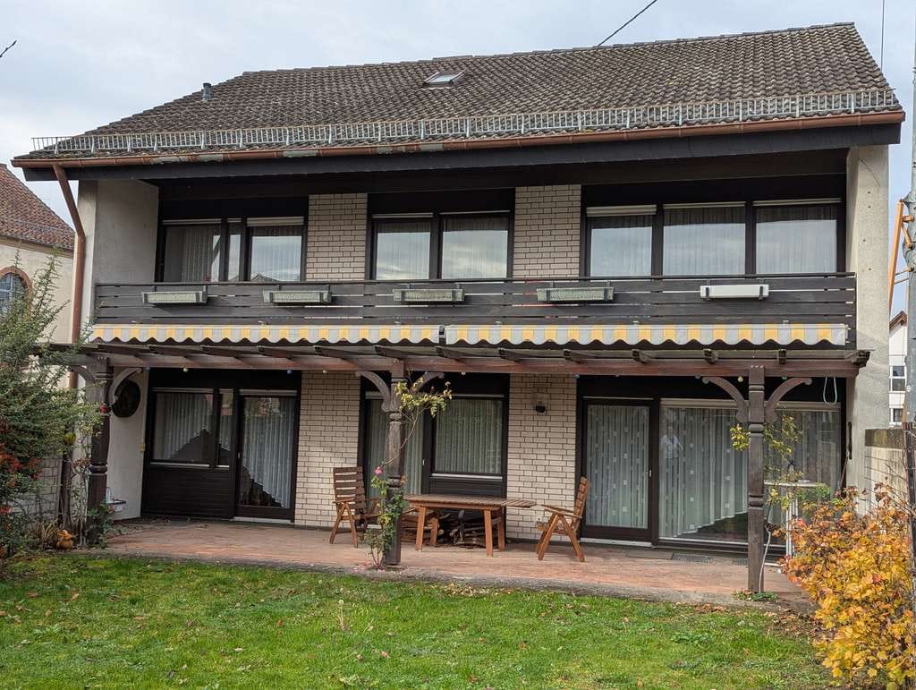 Immobilie in Kuhardt - Einfamilienhaus mit 8 Zimmern, Küche/Bad und Garage in Kuhardt - Bild 0