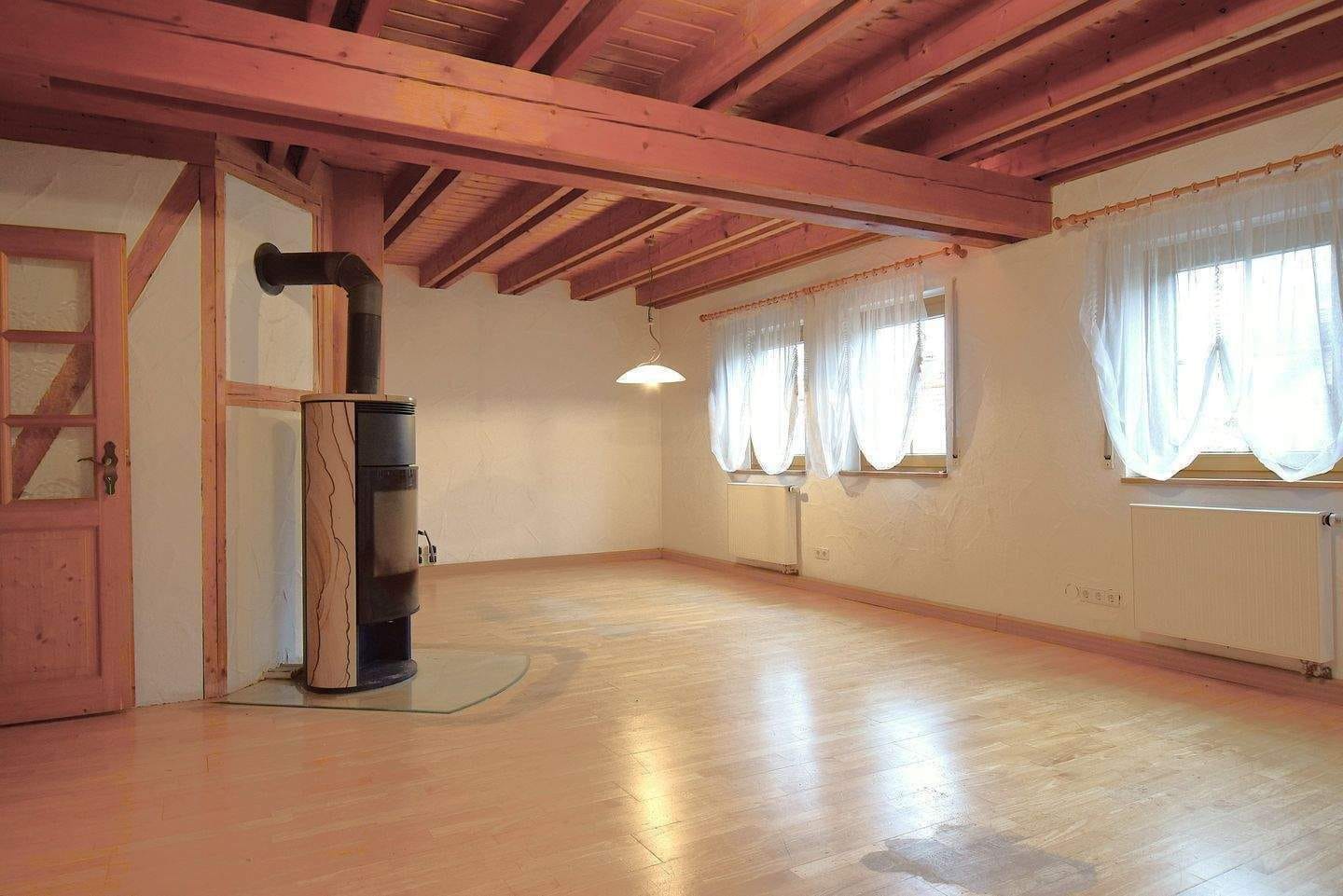 Immobilie in Böbingen an der Rems - Mehrfamilienhaus mit Pool und großem Garten - Bild 0
