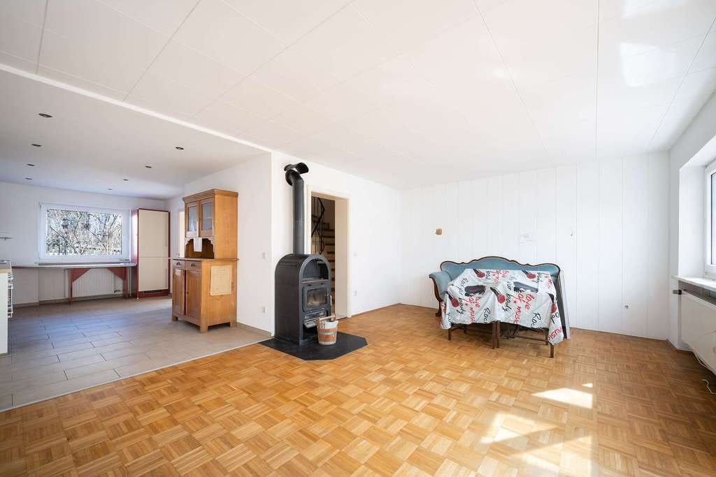Immobilie in Moosinning - Doppelhaushälfte mit Wintergarten, Balkon und großem Gestaltungspotenzial - Bild 4