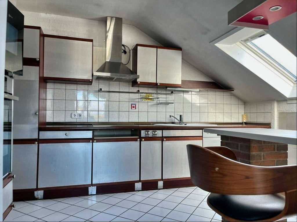 Immobilie in Allmersbach im Tal - Charmante 3-Zimmer Dachgeschosswohnung mit Garage und Stellplatz - Bild 2