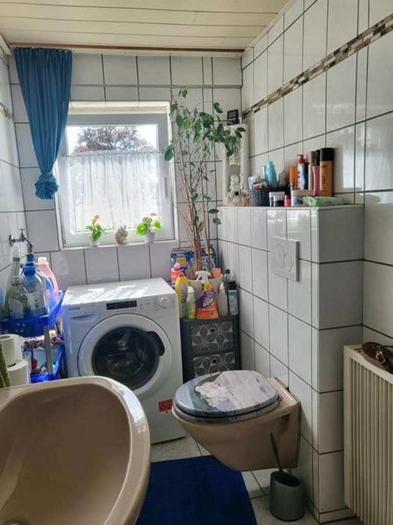 Immobilie in Simmelsdorf - Preiswertes Zweifamilienhaus in Simmelsdorf/Hüttenbach mit Garten und Nebengebäuden - Bild 2