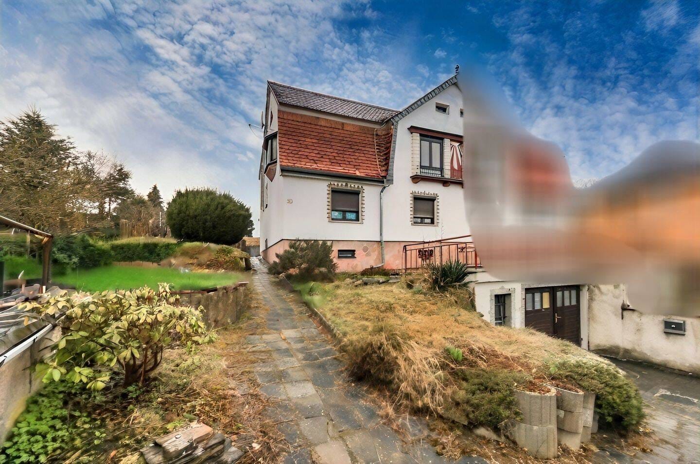 Immobilie in Colditz - Charmante Doppelhaushälfte mit zwei Wohneinheiten und Garagen - Bild 0