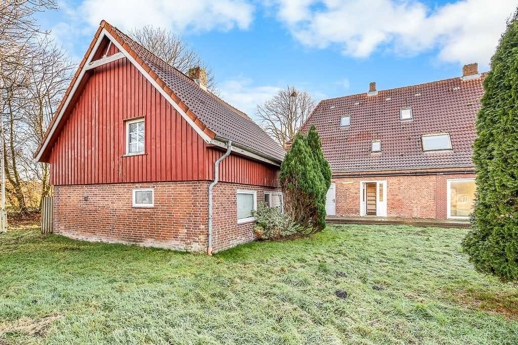 Immobilie in Braderup - Stilvolles Einfamilienhaus mit Einliegerwohnung und großer Werkstatt (ehemals Tischlerei) - Bild 2