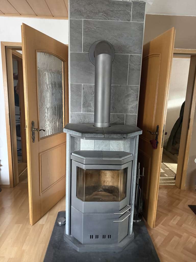 Immobilie in Grünsfeld - Charmantes Einfamilienhaus mit großräumigem Anbau - Ideal für Ihre Wohnträume und Projekte! - Bild 2