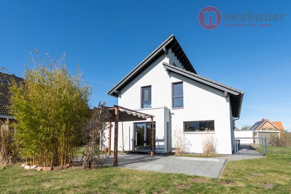 Immobilie in Radbruch - Modernes Einfamilienhaus mit Galerie, Wärmepumpe, Smart Home und großem Grundstück in ruhiger Lage - Bild 0