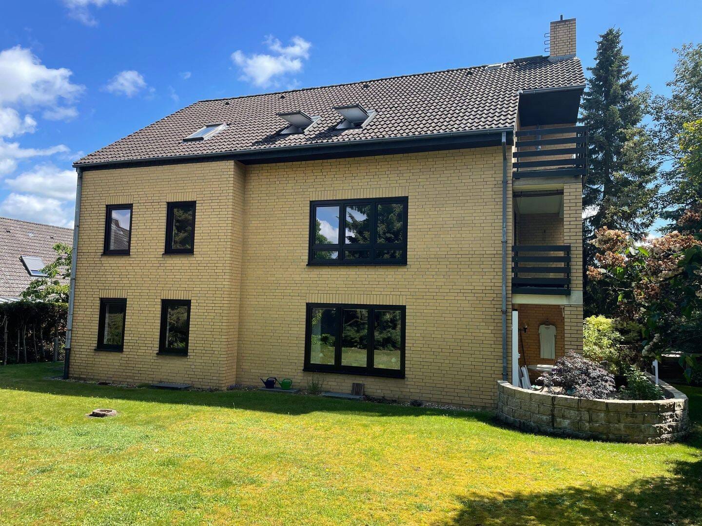 Immobilie in Uelzen - Mehrfamilienhaus in ruhiger Lage in Uelzen/Westerweyhe - Bild 1