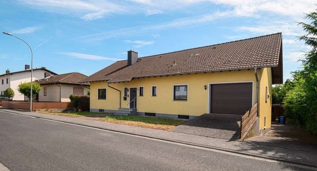 Immobilie in Echzell - Großes Haus mit Garten in Echzell - Bild 2