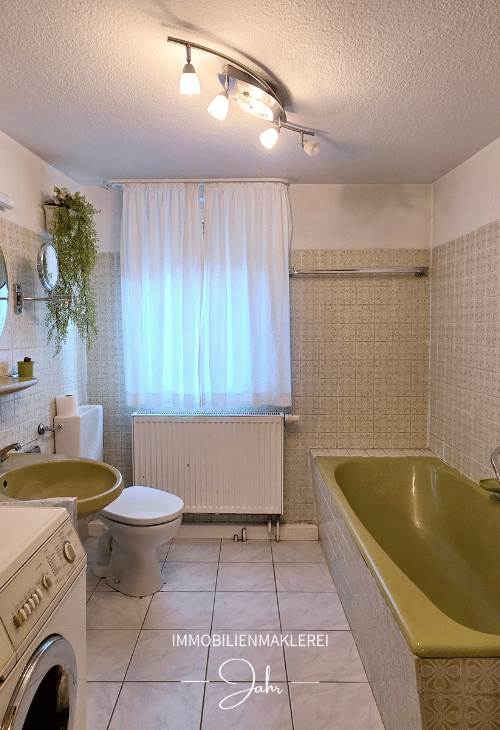 Immobilie in Karsbach - Modernisieren, Gestalten, Wohlfühlen! Einfamilienhaus mit Nebengebäuden und naturnahem Garten - Bild 3