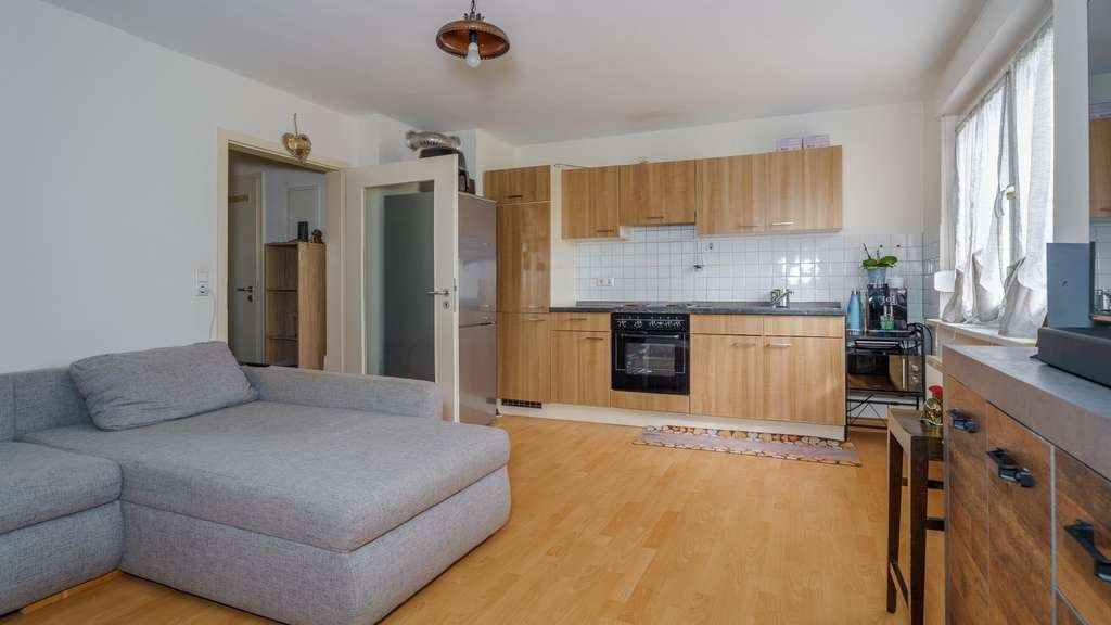 Immobilie in Konstanz - CHARME. UNTERM DACH. Vermietete 2-Zimmer-Wohnung mit Einbauküche. - Bild 1