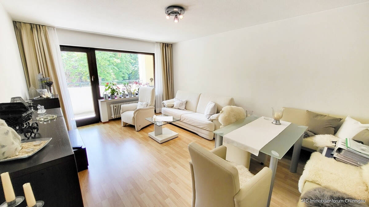 Immobilie in Traunstein - Attraktive 2-Zi.-Wohnung mit Südbalkon in Traunstein 
Nähe Wartberghöhe 
Perfekt als Kapitalanlage - Bild 1
