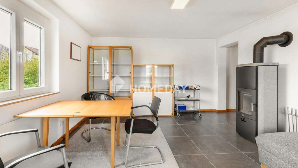 Immobilie in Gschwend - Moderne 3-Zimmer-Wohnung mit Kaminofen, Balkon und hochwertiger Ausstattung - Bild 2