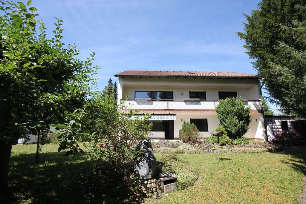 Immobilie in Neuried - Das perfekte 3-Familien-Haus * 3x4-Zi.-Wohnungen * Südgarten * Parkett! - Bild 0