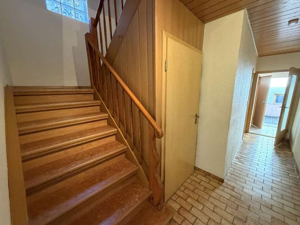 Immobilie in Metzingen - Haus zum Wohnungspreis – Sofort freies Eckhaus mit kleinem Gärtchen - Bild 4