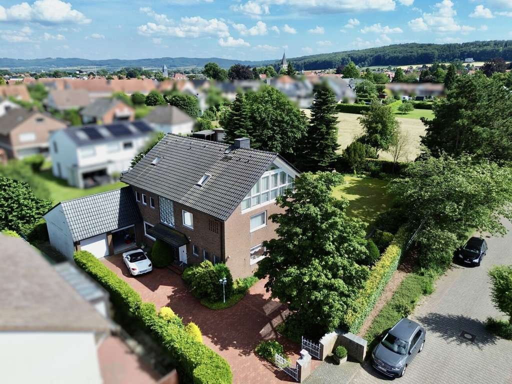 Immobilie in Preußisch Oldendorf - Grüne Oase mitten in Preußisch Oldendorf – Familienhaus mit viel Raum und Charme - Bild 2