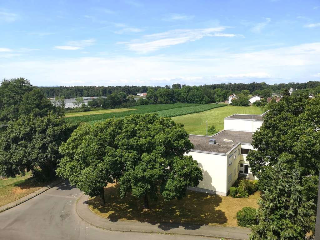 Immobilie in Kressbronn am Bodensee - Für Handwerker: Renov.bed., leerstehende 4,5-Zi.-Whg. (5.OG, Aufzug) mit Garage und toller Sicht - Bild 1