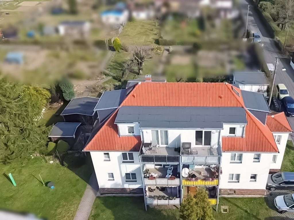 Immobilie in Zwenkau - Helle Dachgeschosswohnung mit 2,5 Zimmern &amp; Balkon unweit vom Zwenkauer See - Bild 1