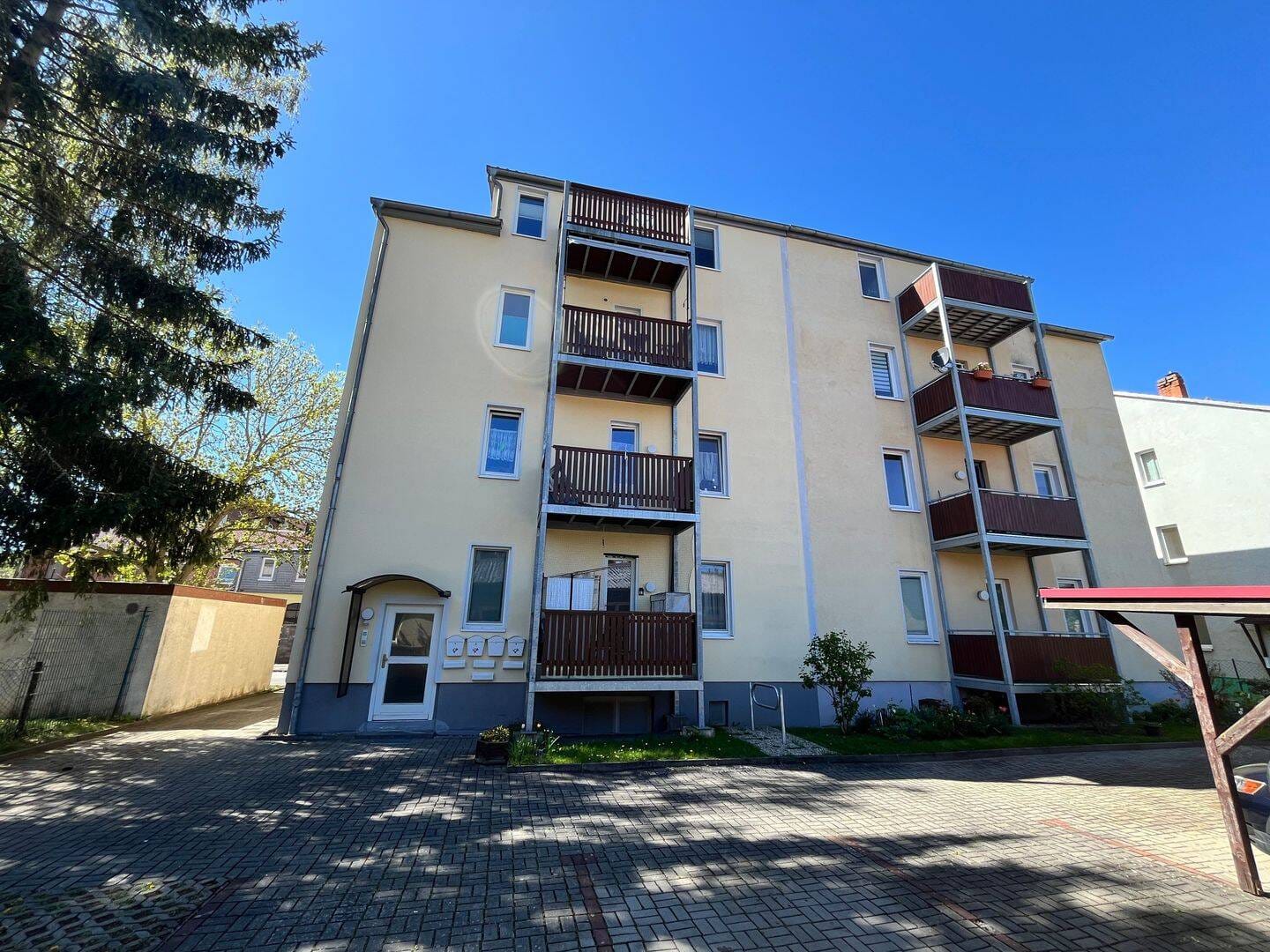 Immobilie in Eisenach - vermietete Eigentumswohnung, 3-ZKB im Hochparterre mit Balkon und Stellplatz - Bild 1