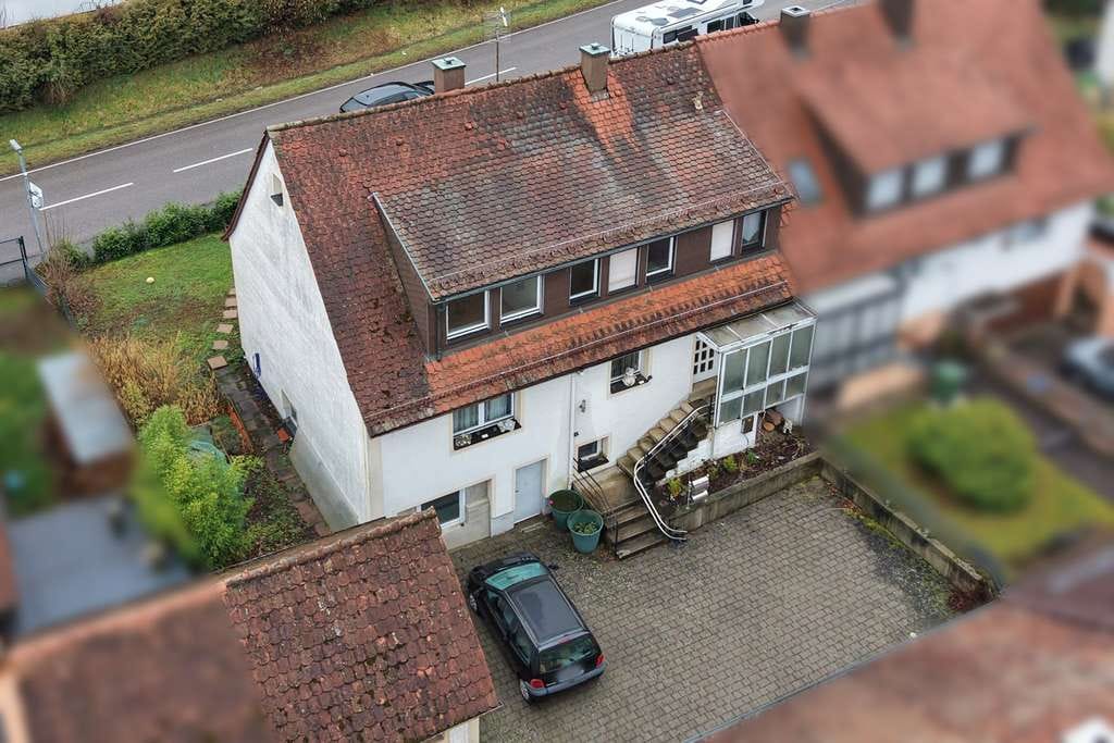 Immobilie in Keltern - Ihr Zuhause mit Perspektive: Charmante Doppelhaushälfte mit Garten in Keltern-Weiler - Bild 1