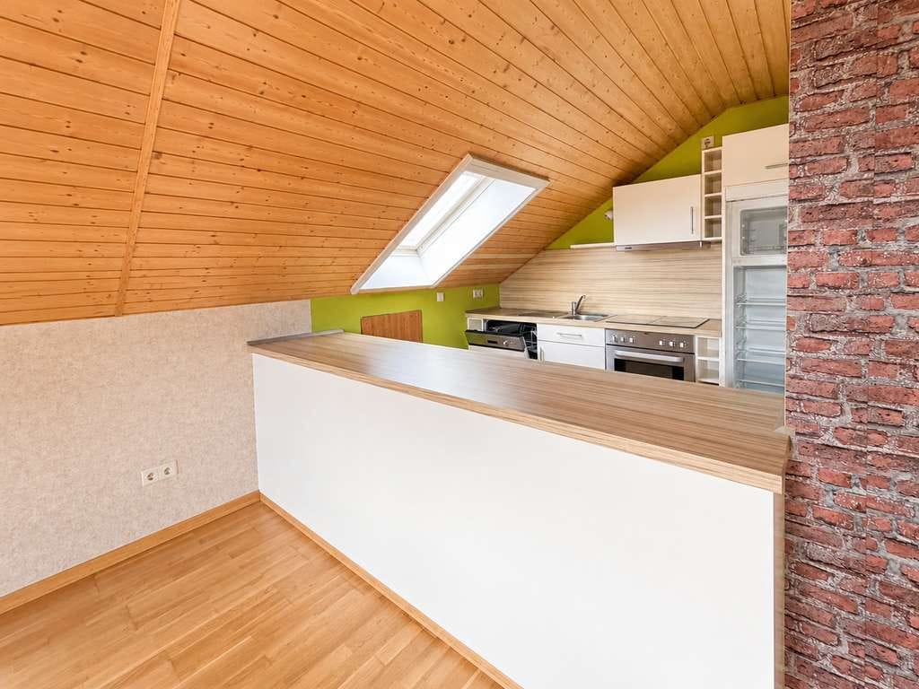 Immobilie in Abtsteinach - Helle Dachgeschosswohnung mit                                         Stellplatz und Blick ins Grüne - Bild 1