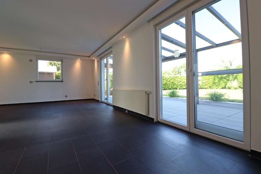 Immobilie in Biebesheim - Traumhaftes Einfamilienhaus mit großzügigem Garten in begehrter Lage - Bild 4