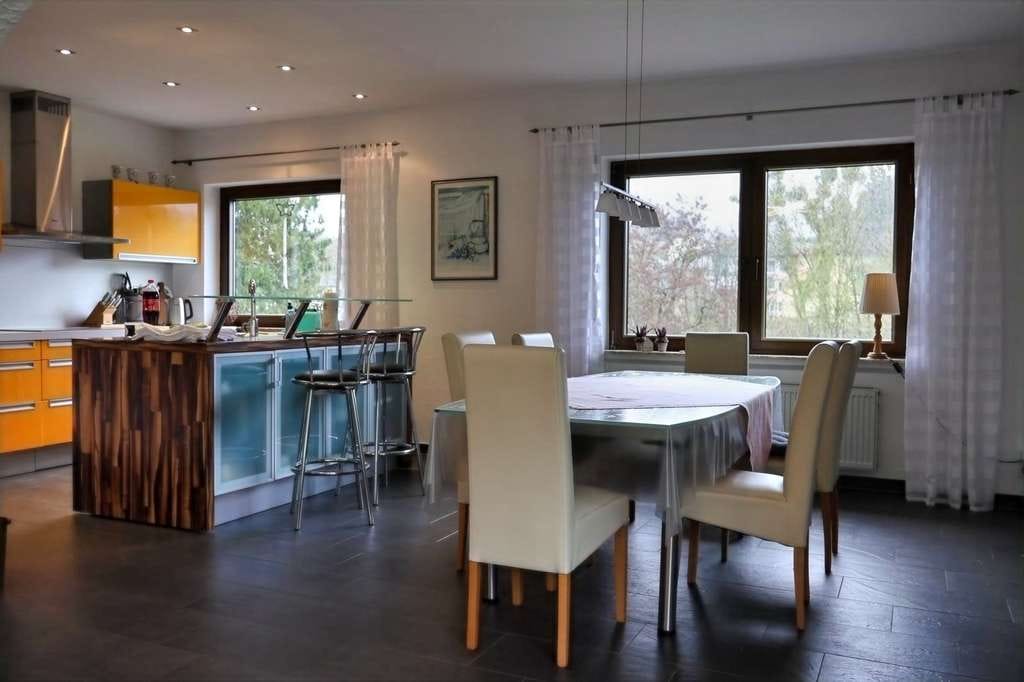 Immobilie in Zemmer - Großzügiges Ein-/Zweifamilienhaus mit Weitblick und schönem Grundstück in Ortsrandlage - Bild 3