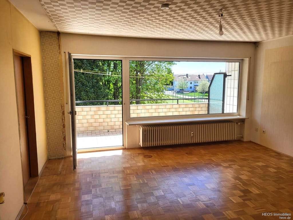 Immobilie in Eichenau - Mit schönem Ausblick ins Grüne– 
Kurzfristig beziehbar– Freie 3-Zi.-Wohnung mit Südloggia u. Garage - Bild 3