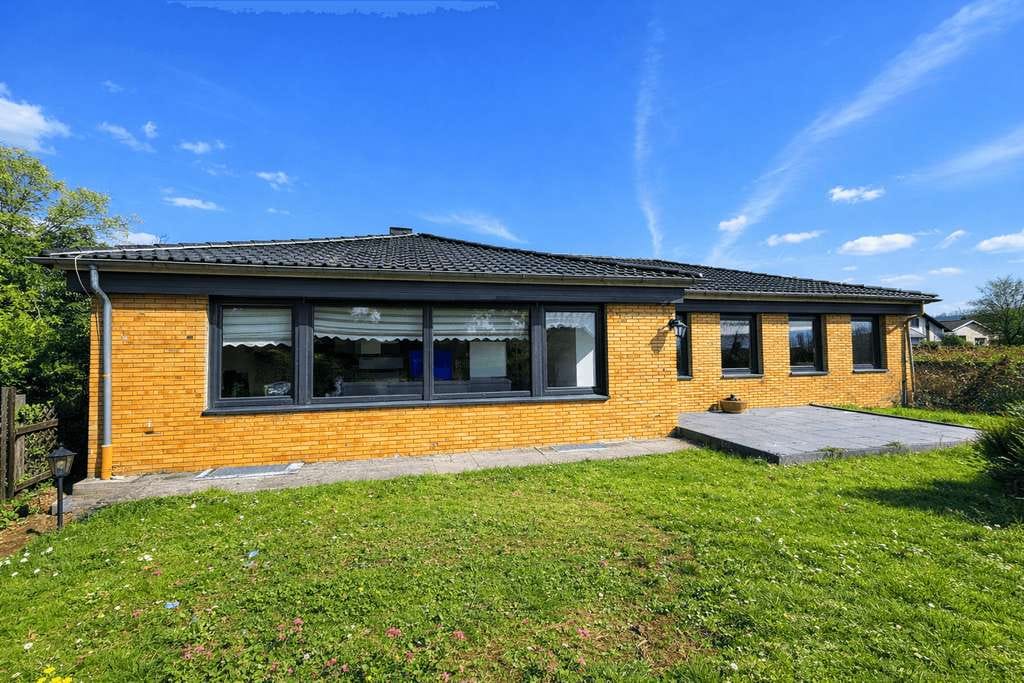 Immobilie in Hargesheim - Idyllisch gelegener Bungalow mit großem Garten und Garage in ruhiger Wohnlage - Bild 3