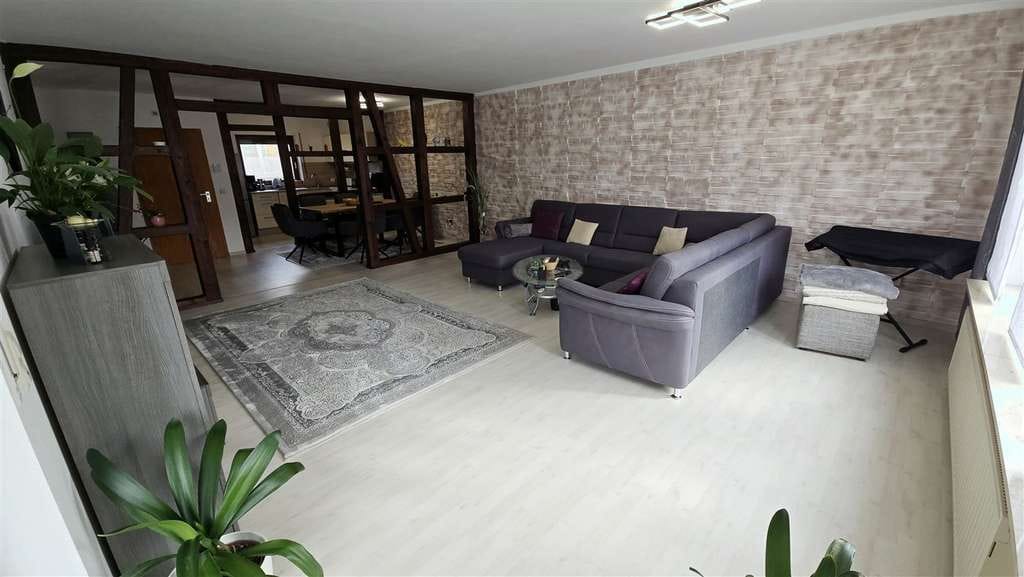 Immobilie in Poppenhausen - Großzügiges Reihenendhaus mit Einliegerwohnung, Garten und Garage in ruhiger Lage von Kützberg - Bild 2