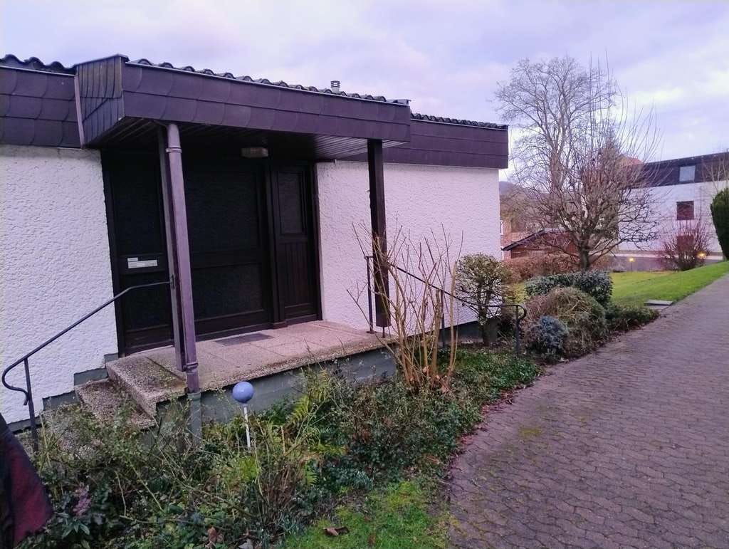 Immobilie in Bad Sooden-Allendorf - Bungalow in ruhiger und zentraler Lage - Mit Einliegerwohnung, seperater Zugang Garage - Bild 2