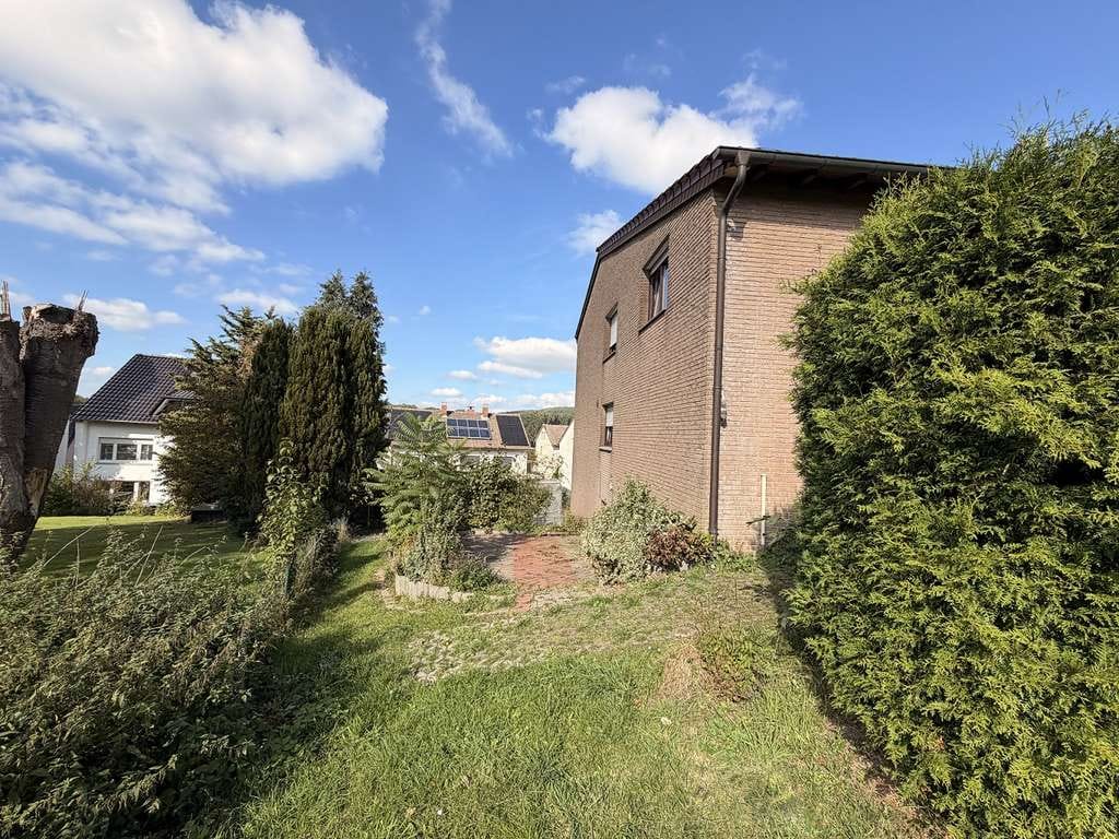 Immobilie in Vlotho - Großzügiges Zweifamilienhaus mit Potenzial in ruhiger Lage - Bild 2