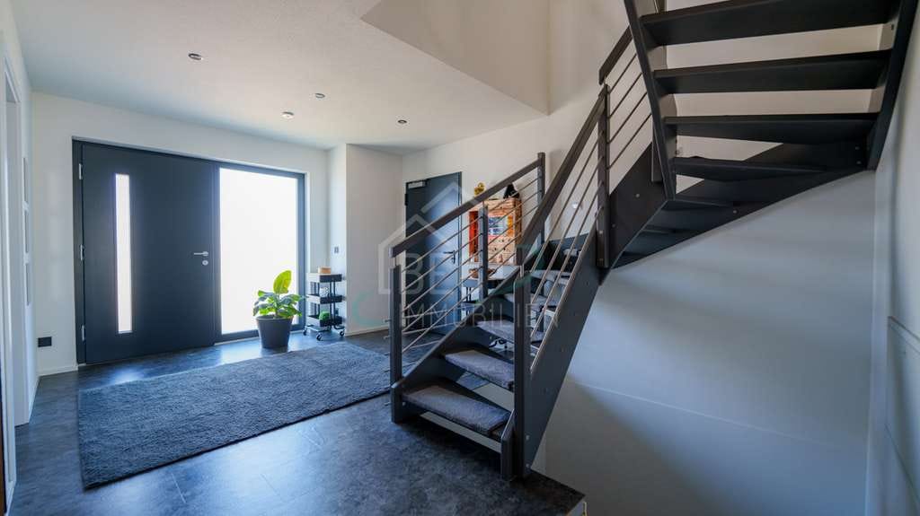 Immobilie in Kirchberg an der Jagst - Exklusives Einfamilienhaus mit Einliegerwohnung, nachhaltigem Energiekonzept und privater Wellnessoa - Bild 4