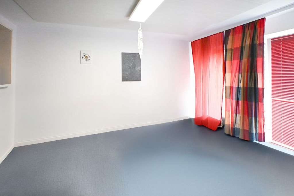 Immobilie in Detmold - Charmante 1-Zimmer-Eigentumswohnung mit Balkon in Detmold! - Bild 2