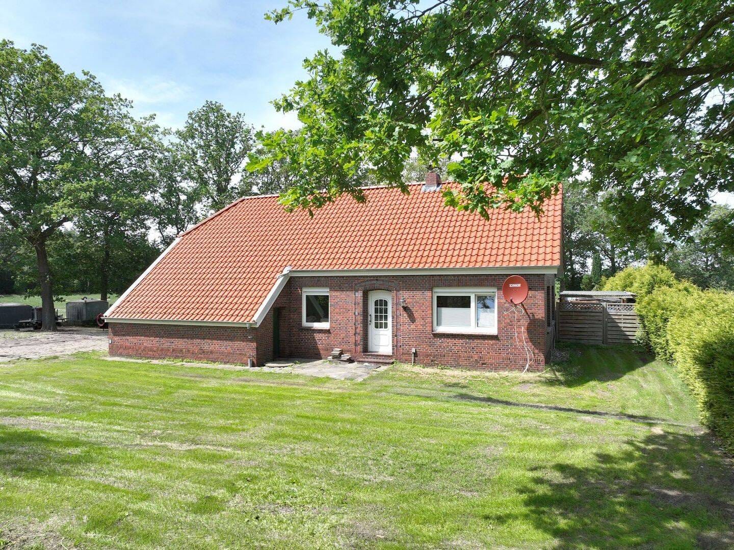 Immobilie in Uplengen - Modernisiertes Landhaus in schöner ländlicher Lage! - Bild 0