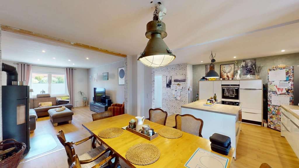 Immobilie in Porta Westfalica - Charmantes Ein- bis Zweifamilienhaus mit großem Grundstück - Bild 2
