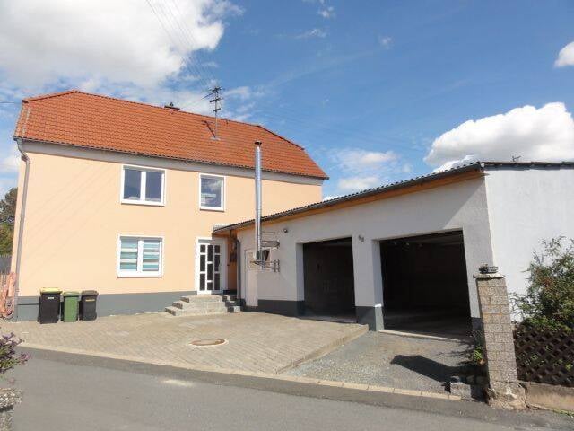 Immobilie in Schauenstein - Einfamilienhaus mit kleinem Garten und Doppelgarage - Bild 0
