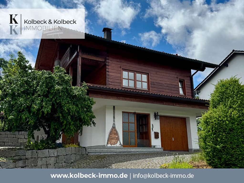 Immobilie in Viechtach - Gepflegtes Einfamilienhaus aus Holz mit traumhaftem Garten - Bild 0