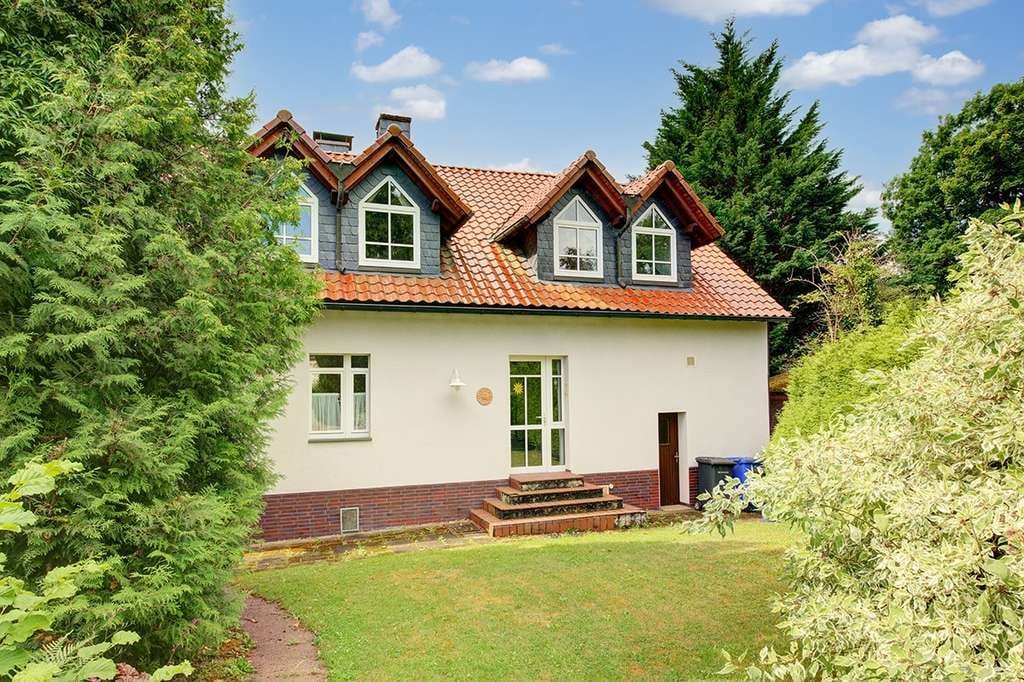 Immobilie in Forst - Schönes Landhaus mit herrlichem Gartengrundstück, einem Garagennebengebäude mitten im Grünen - Bild 4