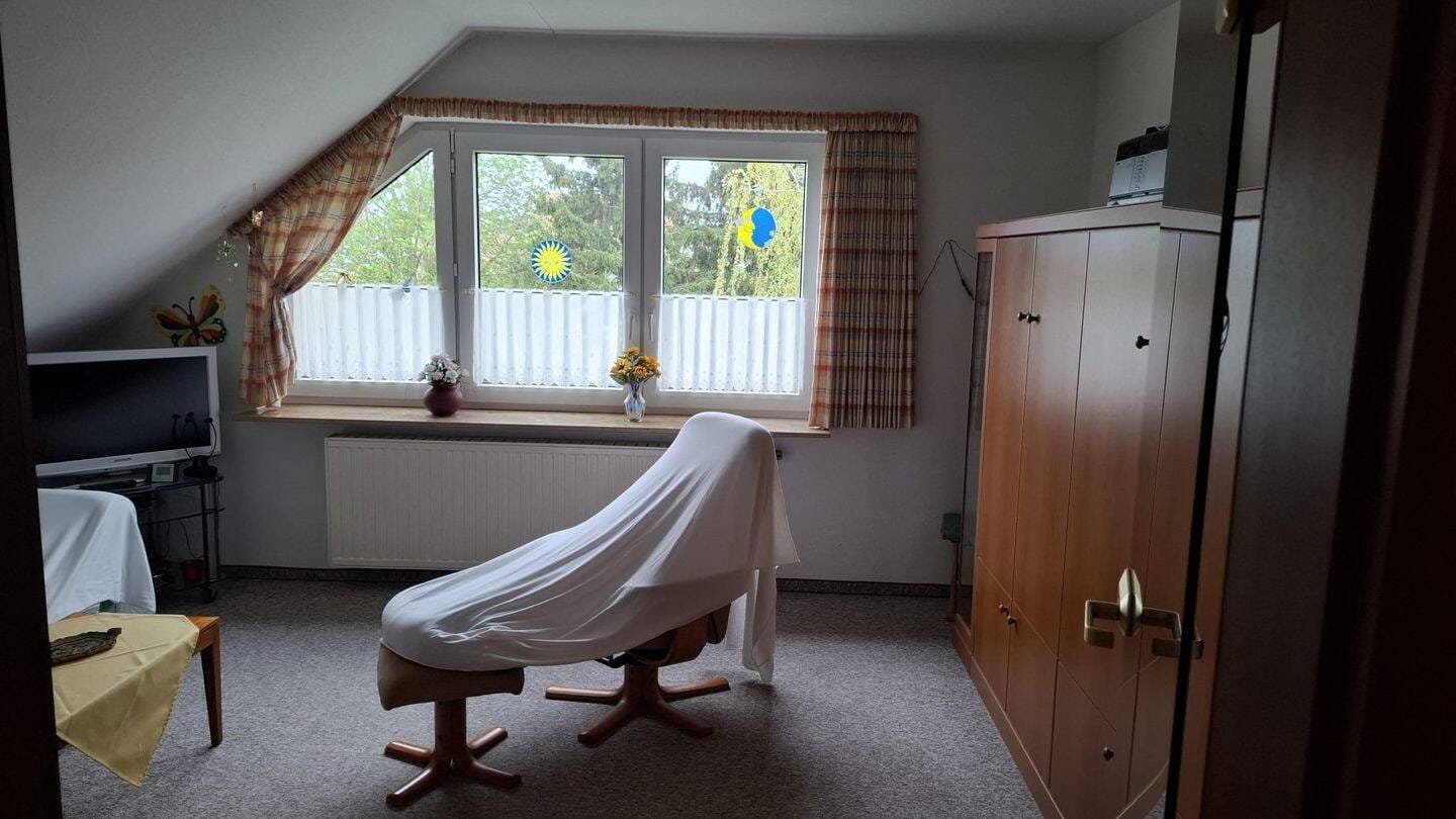 Immobilie in Eisenberg - Eigentumswohnung - voll möbiliert - in einem Mehrfamilienhaus in Hainspitz zu verkaufen - Bild 3