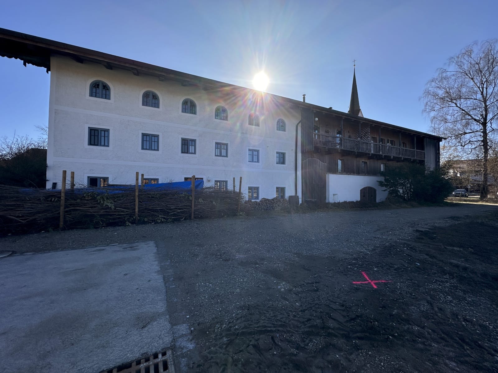 Immobilie in Amerang - Traumwohnung mit Kachelofen, eigenem Garten und Garage in ruhiger dennoch zentraler Wohnlage - Bild 3